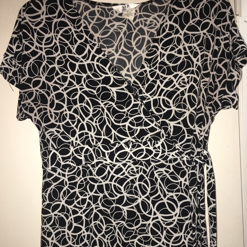 Wrap around look short sleeve top